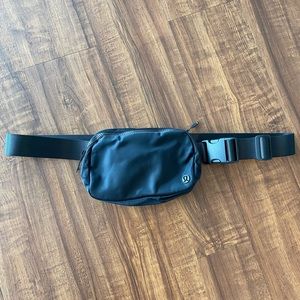 Lululemon Athletics Everywhere Belt Bag in Black